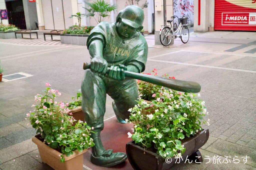 山田太郎像