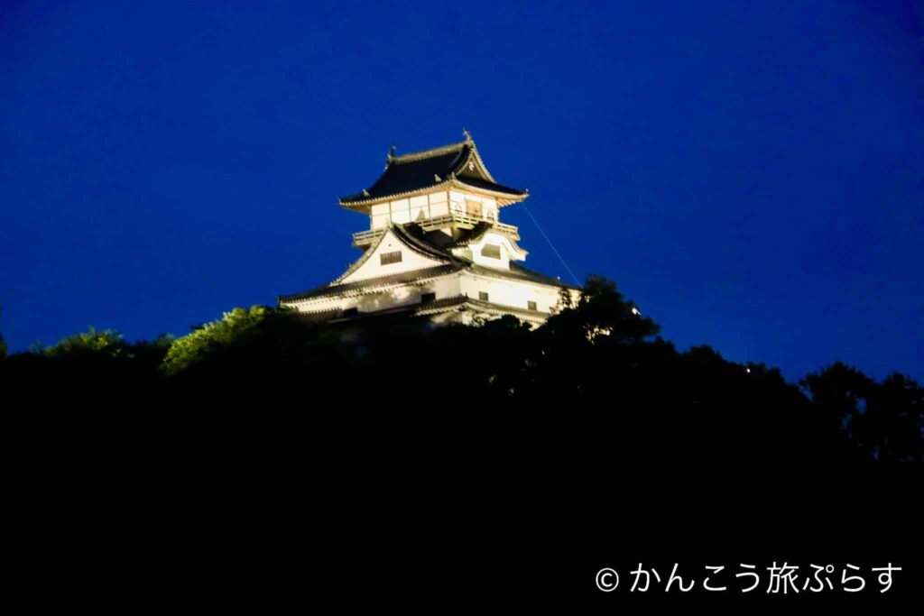 ライトアップされた犬山城